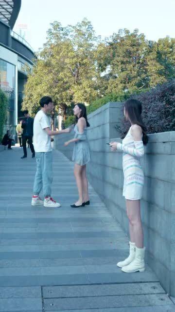 情侣吵架人吃瓜视频,恋爱中的沟通艺术