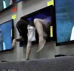 整蛊路人吃瓜视频大全,笑料百出！整蛊路人吃瓜视频大盘点